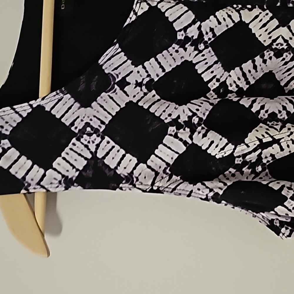 DONNA KARAN New York black and white dress. Shark‎ bit hem.  Size 14. Lovely - Picture 3 of 12